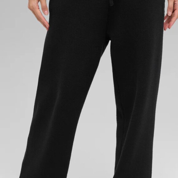 ALO Yoga Black Straight Leg Pants - Picture 2 of 5